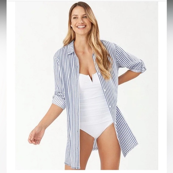 Tommy Bahama Tops - Tommy Bahama Chambray boyfriend beach shirt oversized vacation classic clean top